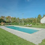 Trate With Shared Pool And Garden *