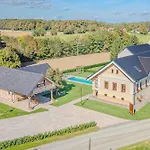 Trate With Shared Pool And Garden דירה ליוטומר