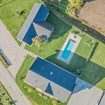 Trate With Shared Pool And Garden *