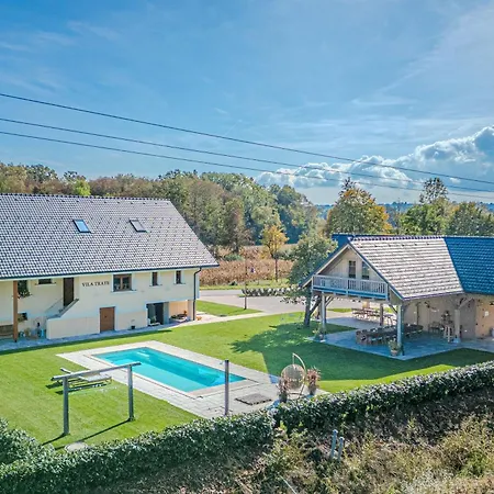 Trate With Shared Pool And Garden *