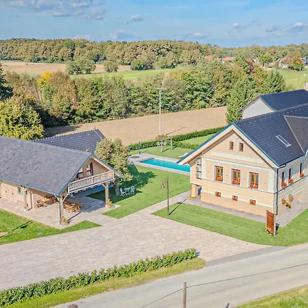 Trate With Shared Pool And Garden Apartment Norsinci pri Ljutomeru