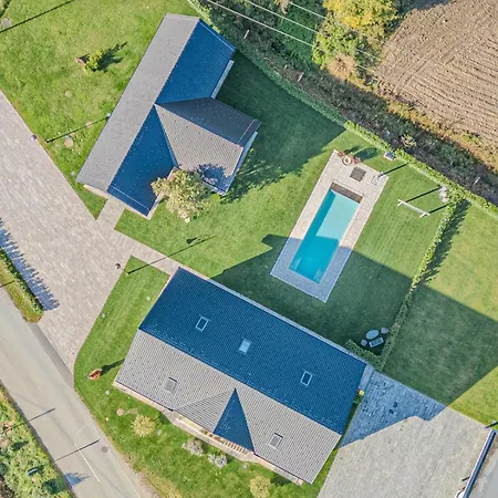 Trate With Shared Pool And Garden *