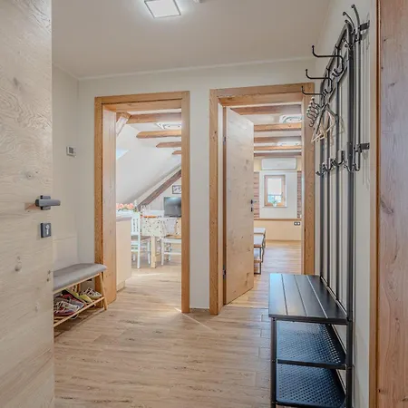 Trate With Shared Pool And Garden Apartman *