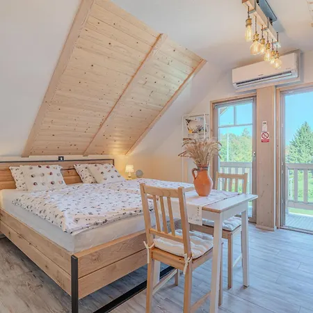 Trate With Shared Pool And Garden Apartman *