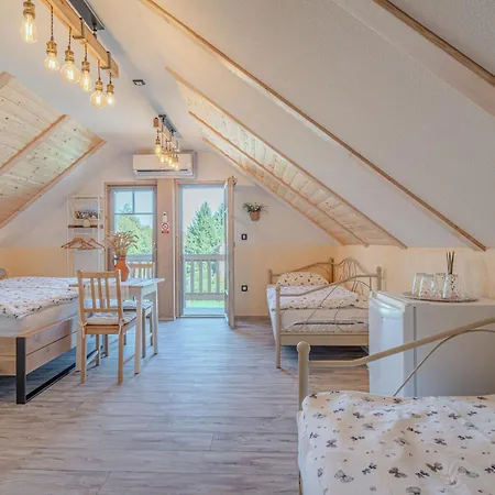 Trate With Shared Pool And Garden *