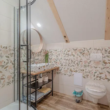 Apartman Trate With Shared Pool And Garden *