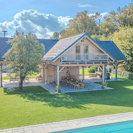 Apartmán Trate With Shared Pool And Garden