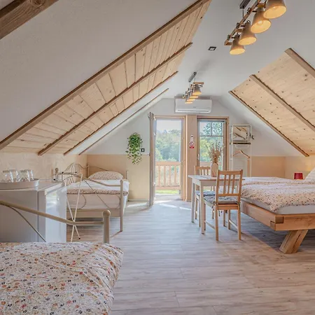 Apartman Trate With Shared Pool And Garden