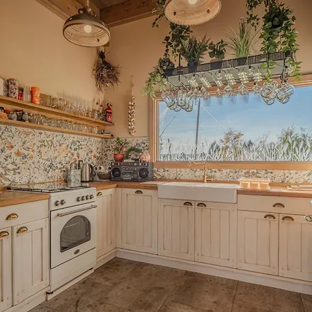 Apartment Trate With Shared Pool And Garden *