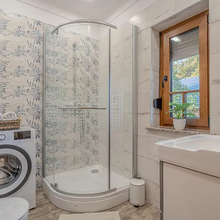 Apartman Trate With Shared Pool And Garden *