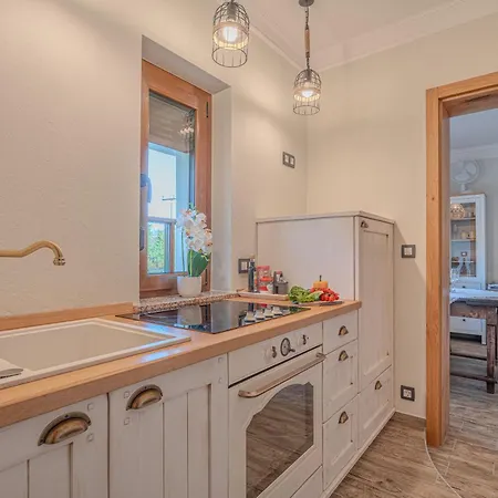 Apartman Trate With Shared Pool And Garden