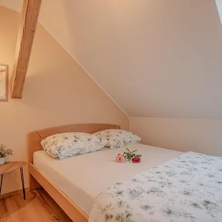 Apartmán Trate With Shared Pool And Garden