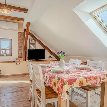 Apartmán Trate With Shared Pool And Garden Ljutomer