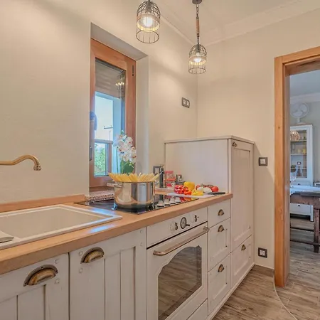 Apartmán Trate With Shared Pool And Garden *