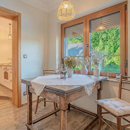 Trate With Shared Pool And Garden דירה ליוטומר