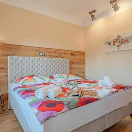 Apartmán Trate With Shared Pool And Garden *