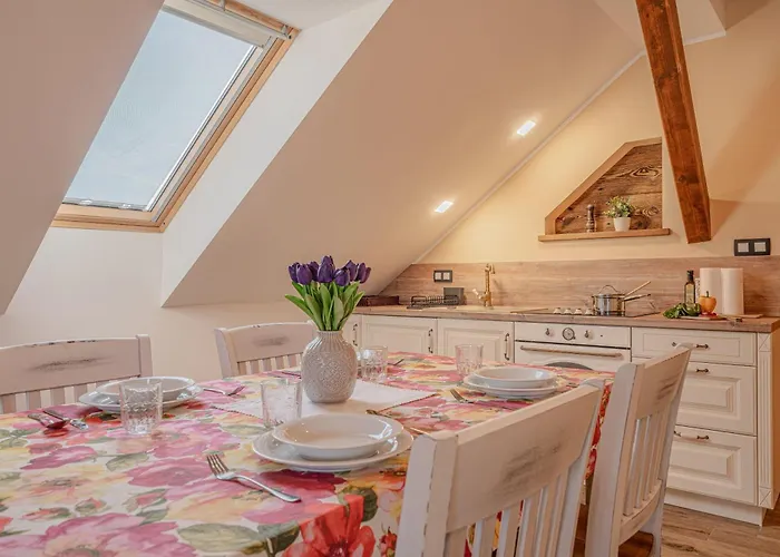 Trate With Shared Pool And Garden *