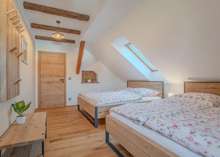 Trate With Shared Pool And Garden شقة ليوتومير