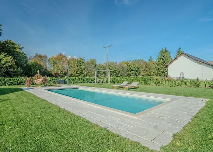 Trate With Shared Pool And Garden *