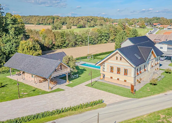 Trate With Shared Pool And Garden Appartamento Ljutomer