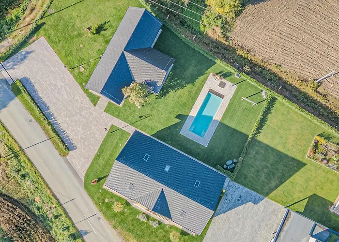 Trate With Shared Pool And Garden *