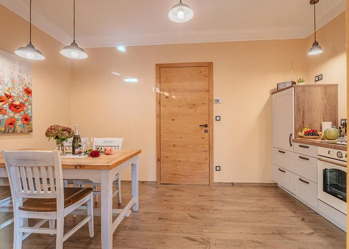 Trate With Shared Pool And Garden شقة