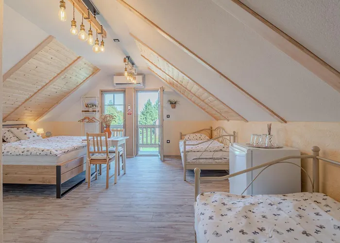 Trate With Shared Pool And Garden *