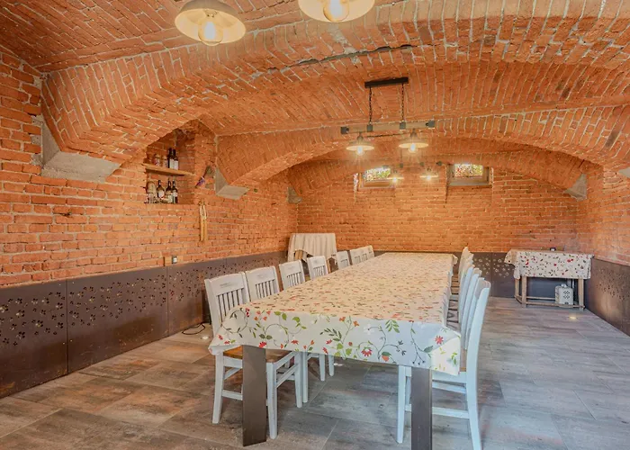 Trate With Shared Pool And Garden