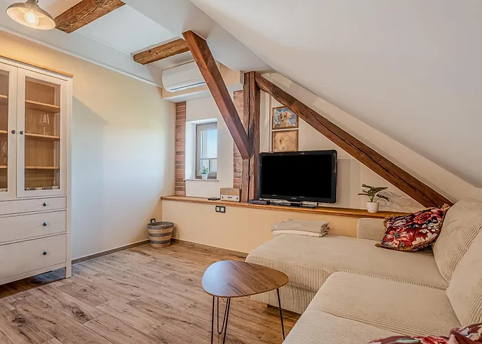 Trate With Shared Pool And Garden ليوتومير