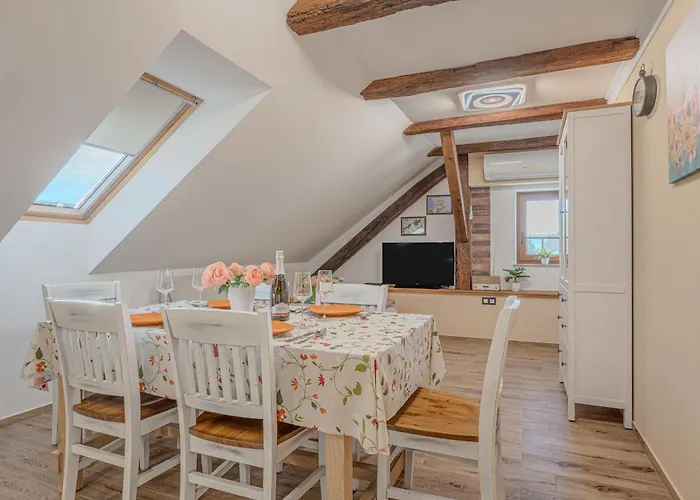 Trate With Shared Pool And Garden *