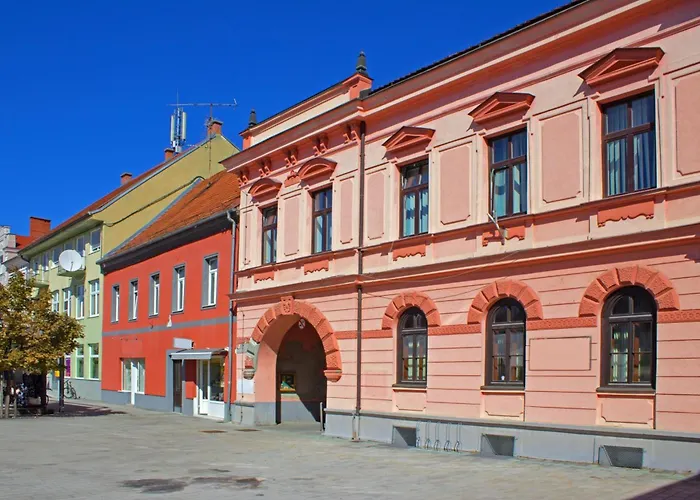 شقة Trate With Shared Pool And Garden ليوتومير